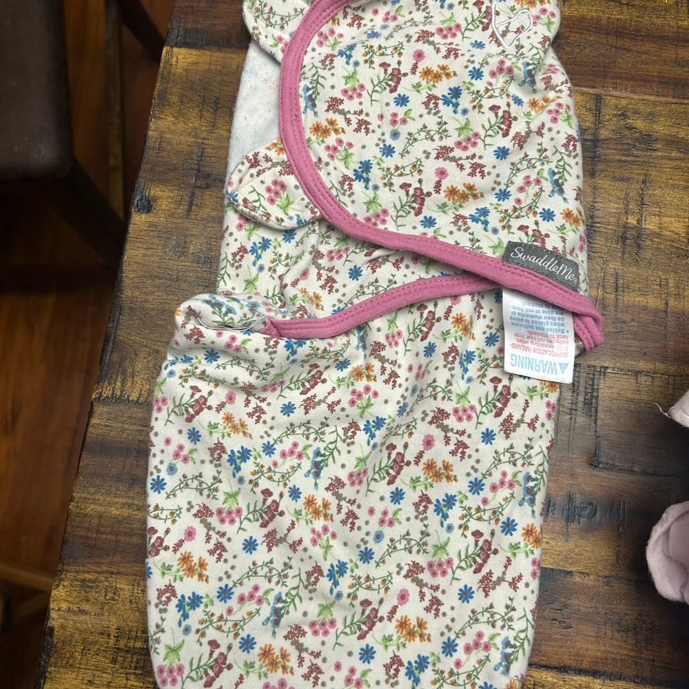 4- Velcro swaddles